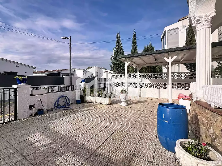 Casa amb jard&iacute; i garatge a 300 m de la platja Empuriabrava - foto 44 de 45