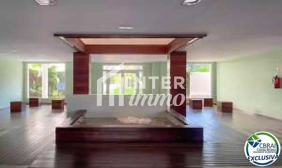 One-bedroom penthouse apartment with a cellar and a private parking space for sale in Roses - photo 3 of 15