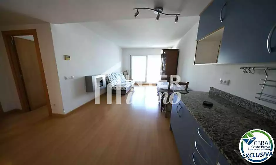 One-bedroom penthouse apartment with a cellar and a private parking space for sale in Roses - photo 6 of 15
