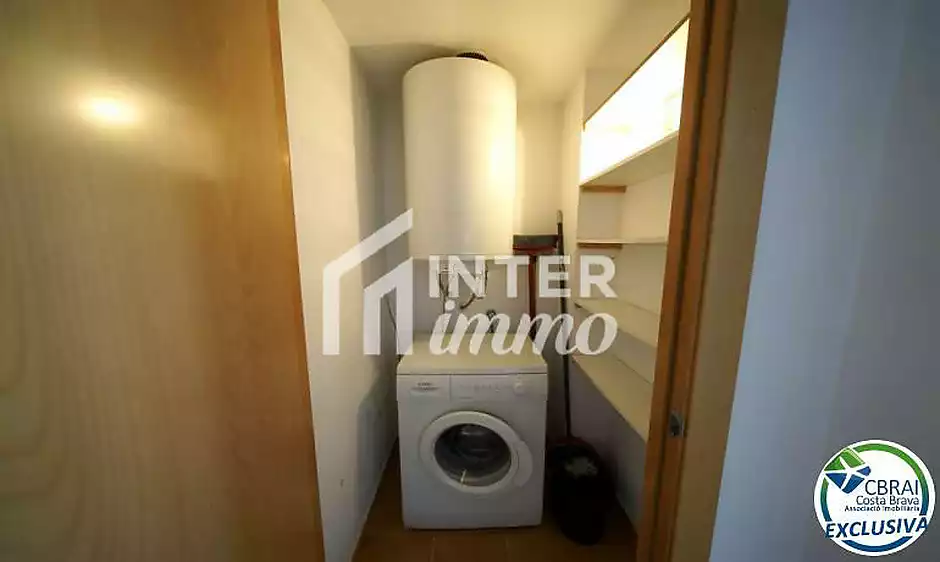 One-bedroom penthouse apartment with a cellar and a private parking space for sale in Roses - photo 9 of 15