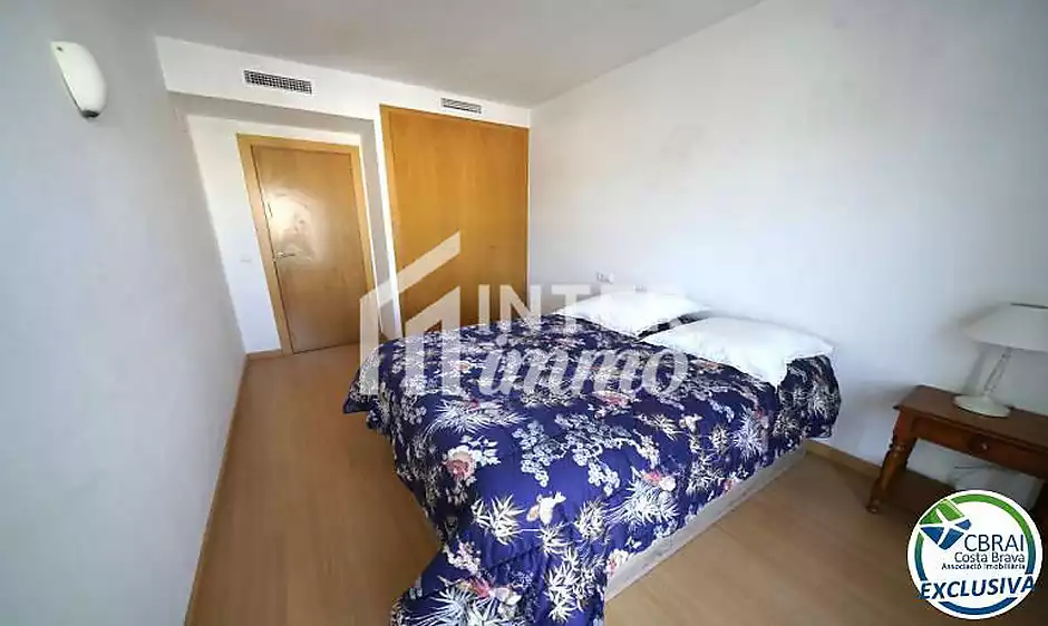 One-bedroom penthouse apartment with a cellar and a private parking space for sale in Roses - photo 11 of 15