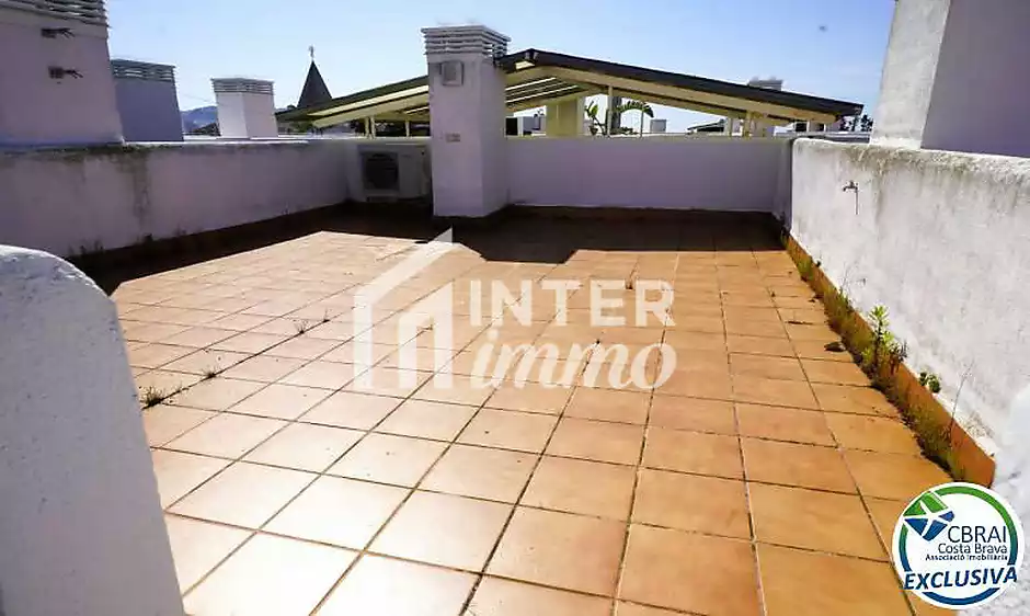 One-bedroom penthouse apartment with a cellar and a private parking space for sale in Roses - photo 13 of 15
