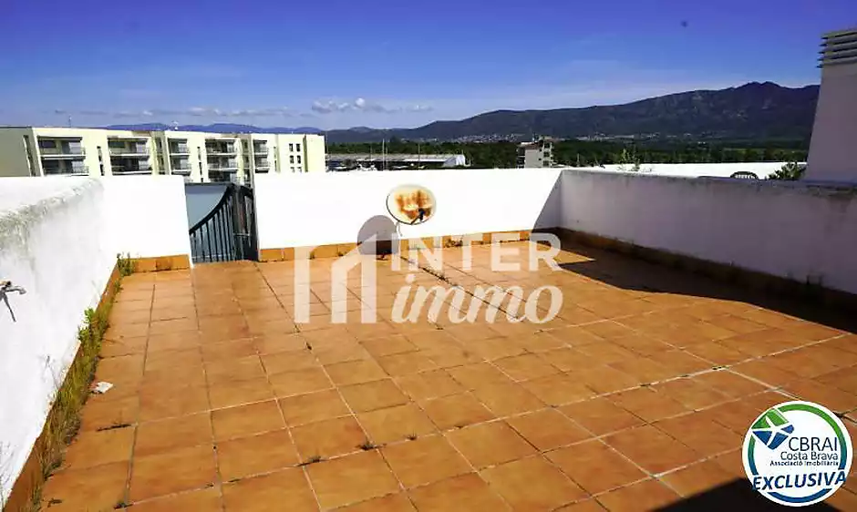 One-bedroom penthouse apartment with a cellar and a private parking space for sale in Roses - photo 14 of 15