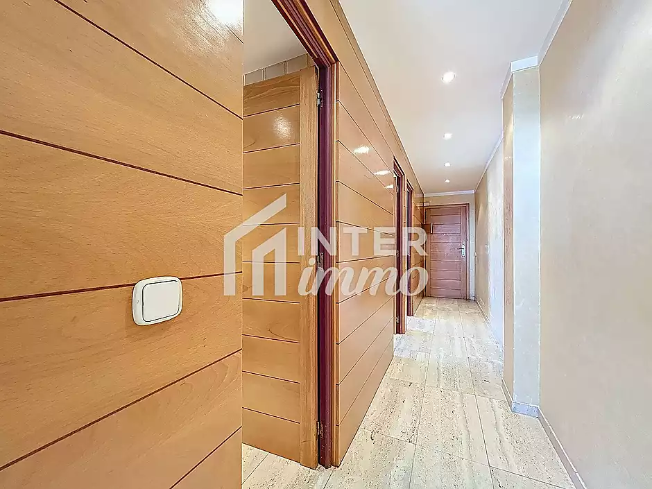 For sale apartment with total sea view in the Far district of Roses - photo 12 of 26