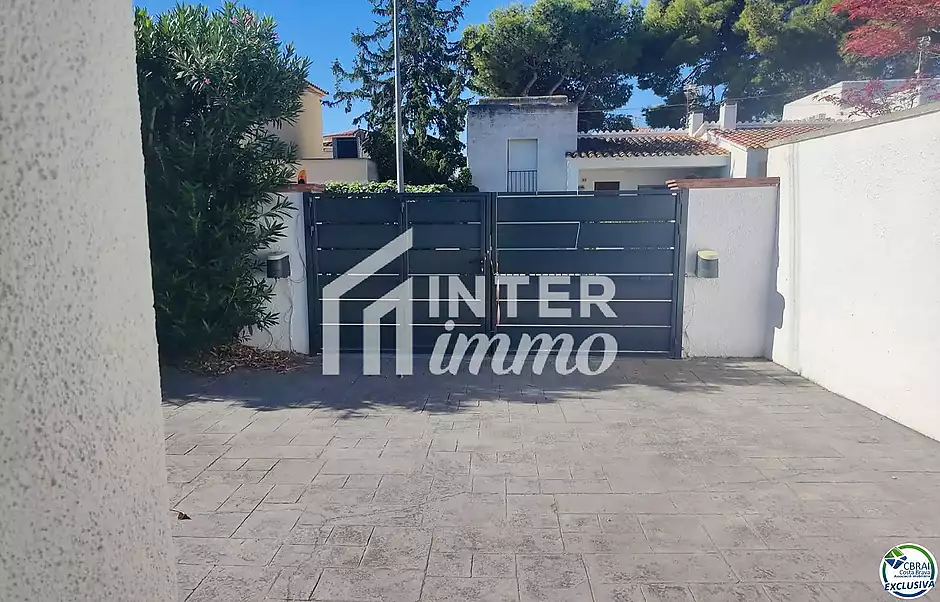 Beautiful house with a pool and a guest apartment. - photo 16 of 22