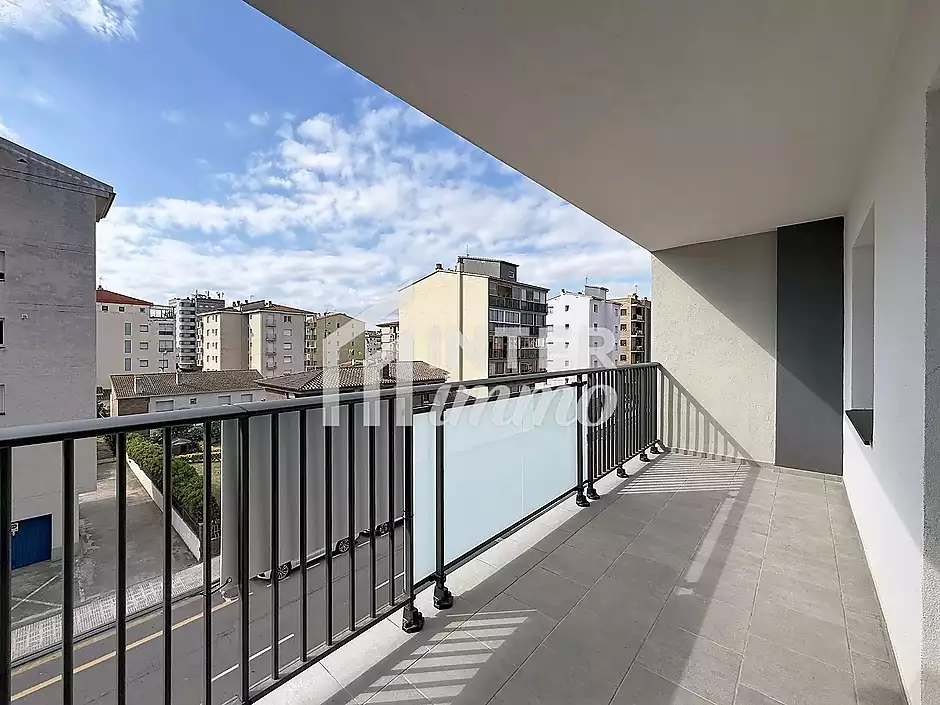 Apartamento 2 dormitorios renovado con terraza en Santa Margarida, Rosas - foto 1 de 23