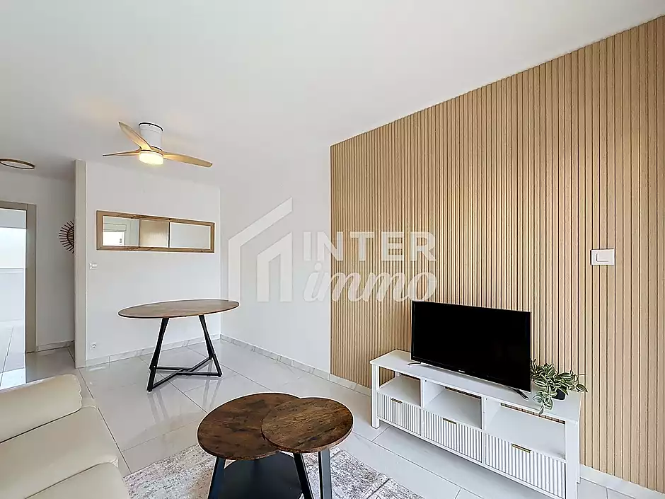 Apartamento 2 dormitorios renovado con terraza en Santa Margarida, Rosas - foto 7 de 23