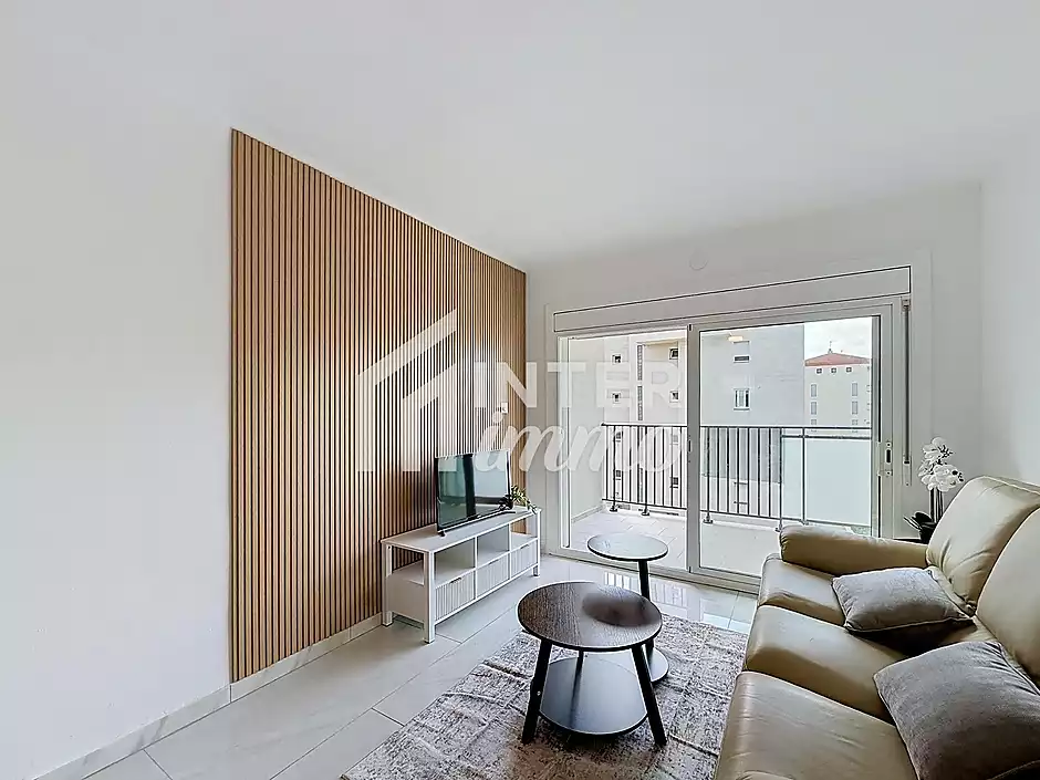 Apartamento 2 dormitorios renovado con terraza en Santa Margarida, Rosas - foto 5 de 23