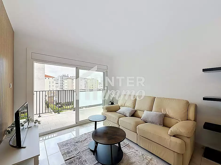 Apartamento 2 dormitorios renovado con terraza en Santa Margarida, Rosas - foto 8 de 23
