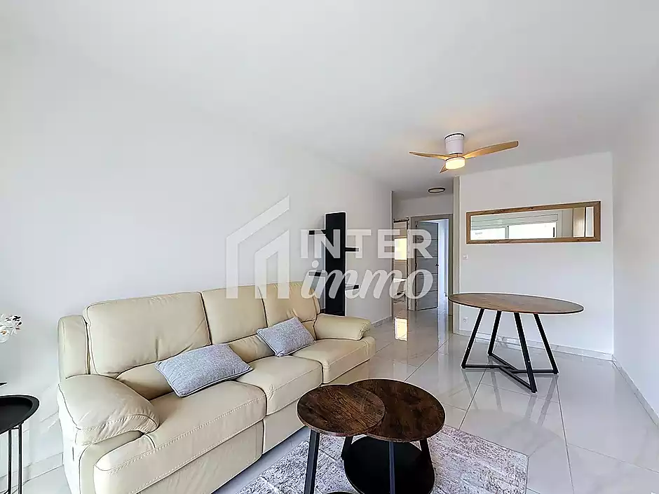 Apartamento 2 dormitorios renovado con terraza en Santa Margarida, Rosas - foto 10 de 23