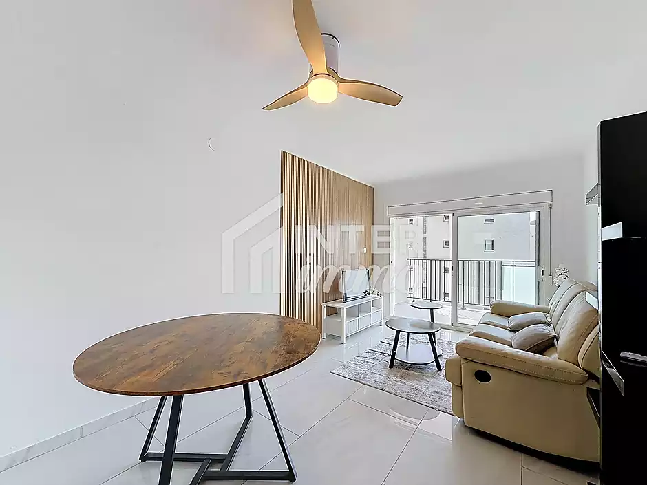Apartamento 2 dormitorios renovado con terraza en Santa Margarida, Rosas - foto 11 de 23