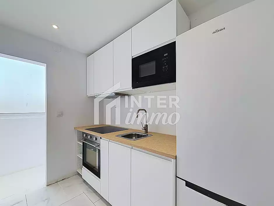 Apartamento 2 dormitorios renovado con terraza en Santa Margarida, Rosas - foto 12 de 23