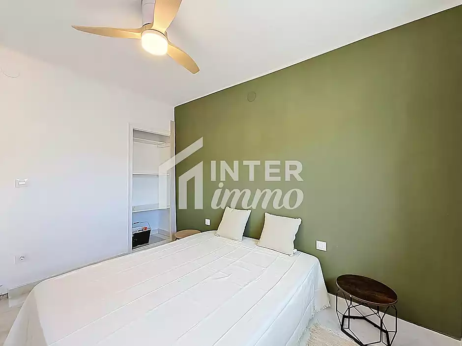 Apartamento 2 dormitorios renovado con terraza en Santa Margarida, Rosas - foto 14 de 23