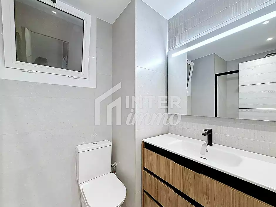 Apartamento 2 dormitorios renovado con terraza en Santa Margarida, Rosas - foto 17 de 23
