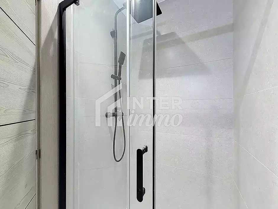 Apartamento 2 dormitorios renovado con terraza en Santa Margarida, Rosas - foto 18 de 23