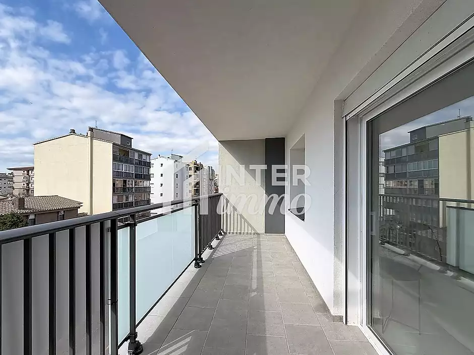 Apartamento 2 dormitorios renovado con terraza en Santa Margarida, Rosas - foto 19 de 23