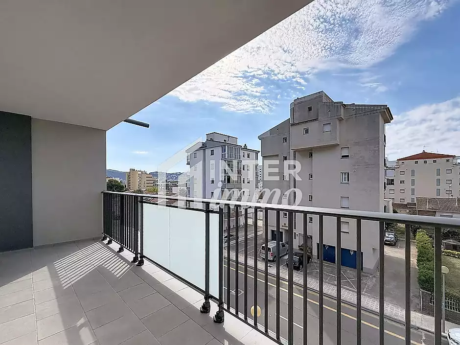 Apartamento 2 dormitorios renovado con terraza en Santa Margarida, Rosas - foto 20 de 23