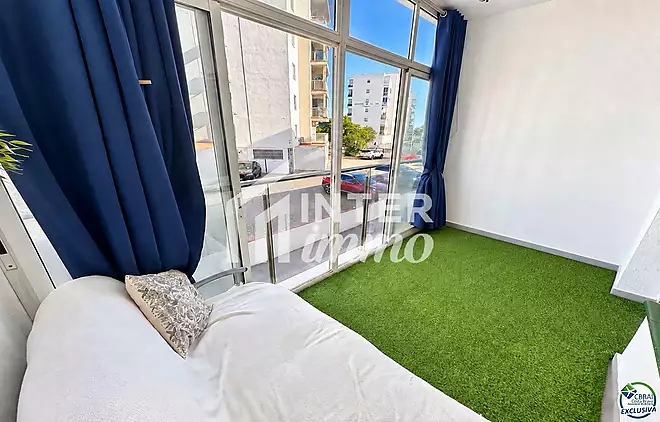 Estudi amb terrassa acristallada a Santa Margarida, a pocs minuts de la platja