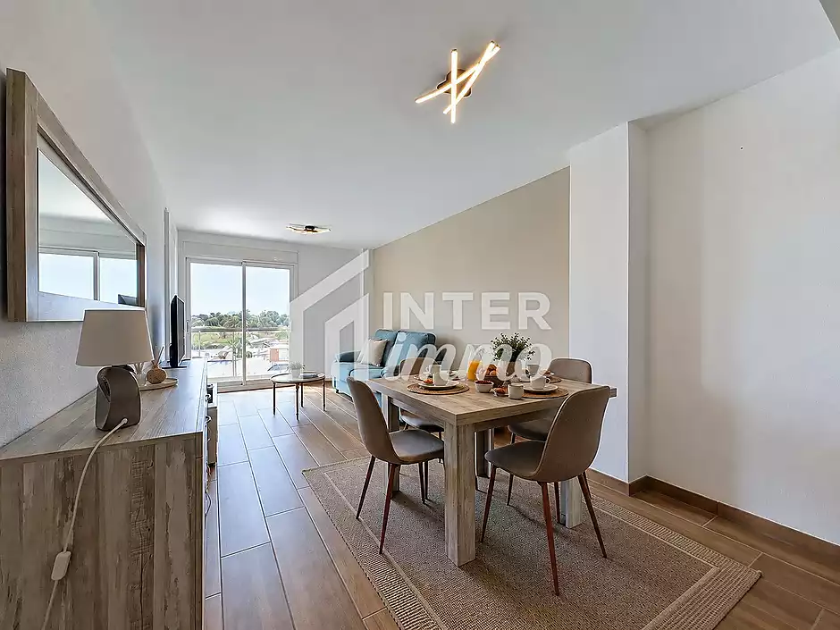 Es ven apartament renovat a la marina amb terrassa i vista al parc natural - foto 7 de 24