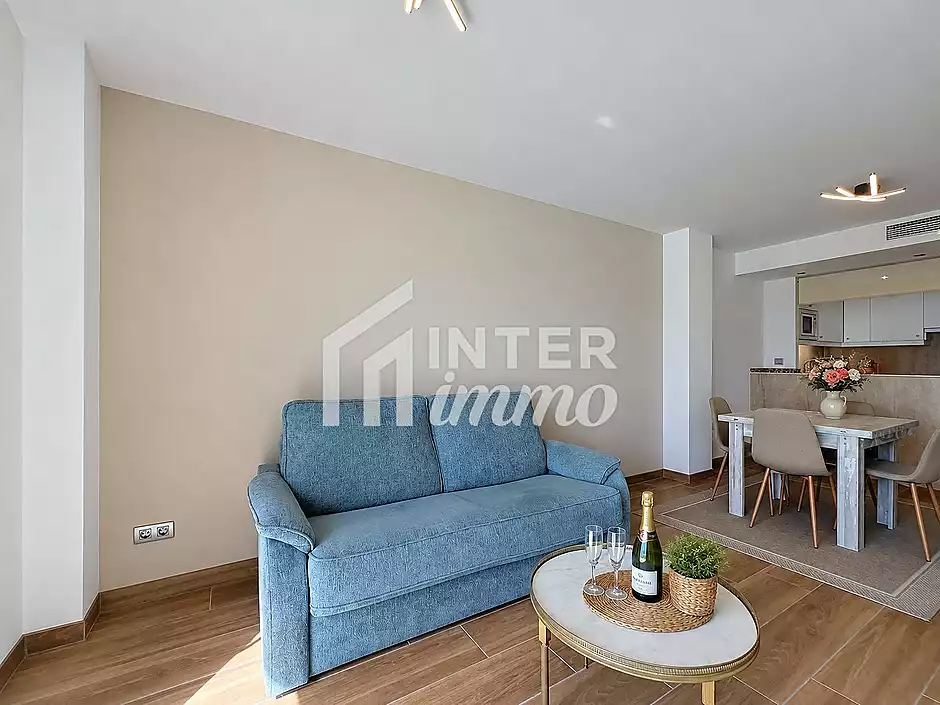 Es ven apartament renovat a la marina amb terrassa i vista al parc natural - foto 9 de 24