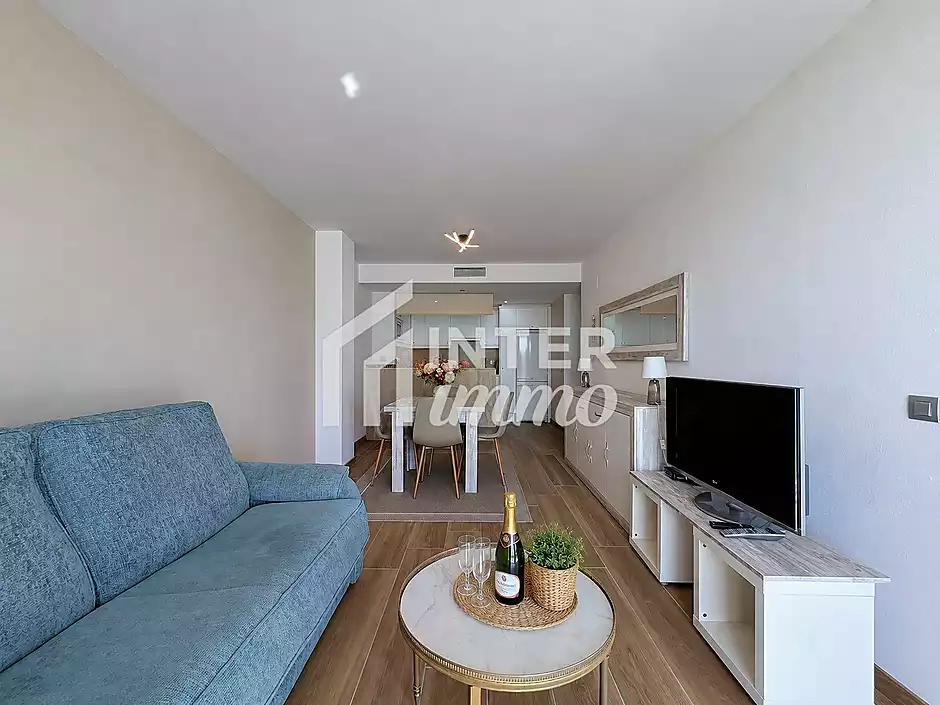 Es ven apartament renovat a la marina amb terrassa i vista al parc natural - foto 10 de 24