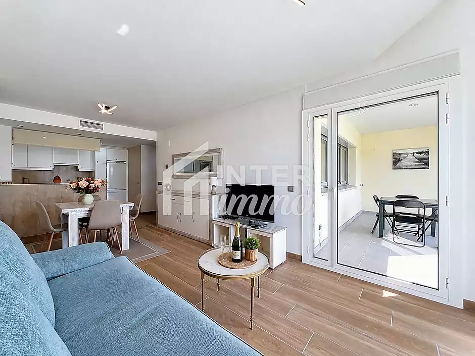 Es ven apartament renovat a la marina amb terrassa i vista al parc natural - foto 11 de 24