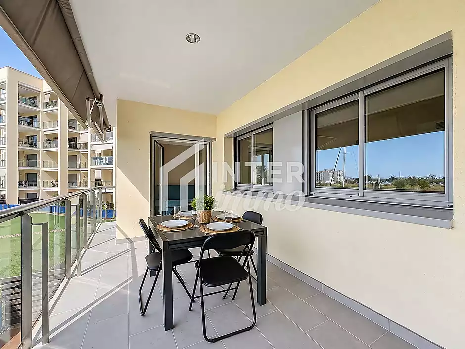Es ven apartament renovat a la marina amb terrassa i vista al parc natural - foto 12 de 24