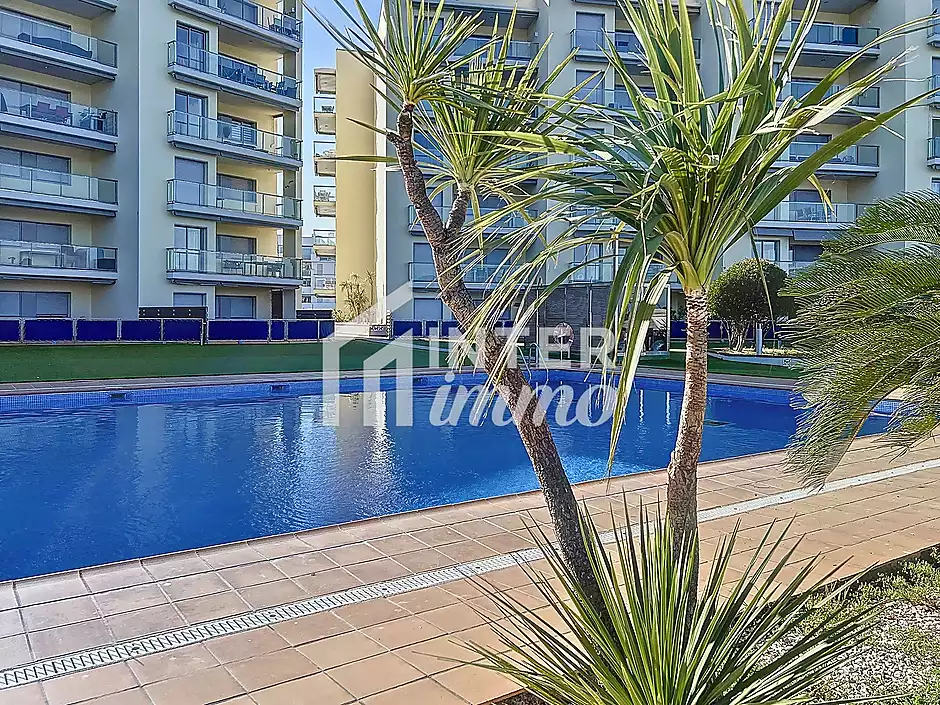 Es ven apartament renovat a la marina amb terrassa i vista al parc natural - foto 21 de 24