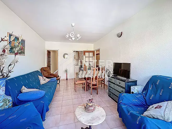 Es ven apartament de 3 habitacions a l'últim pis, al cor de Roses