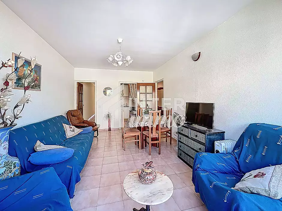 Es ven apartament de 3 habitacions a l'últim pis, al cor de Roses - foto 1 de 24