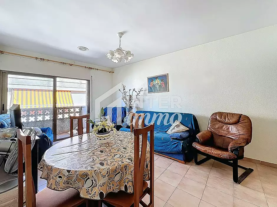 Es ven apartament de 3 habitacions a l'últim pis, al cor de Roses - foto 7 de 24