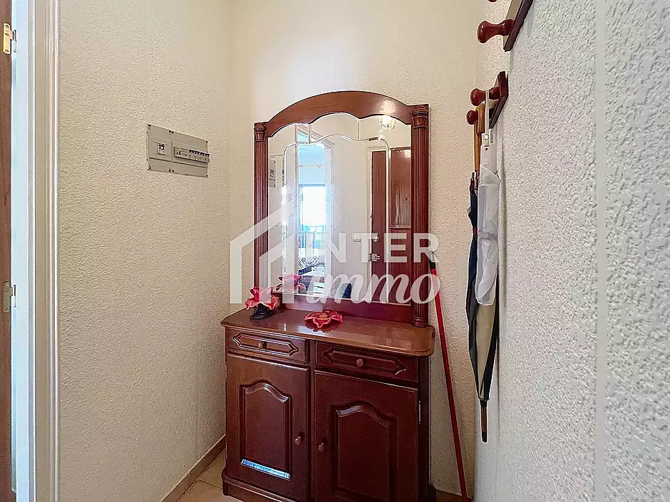 Es ven apartament de 3 habitacions a l'últim pis, al cor de Roses - foto 16 de 24