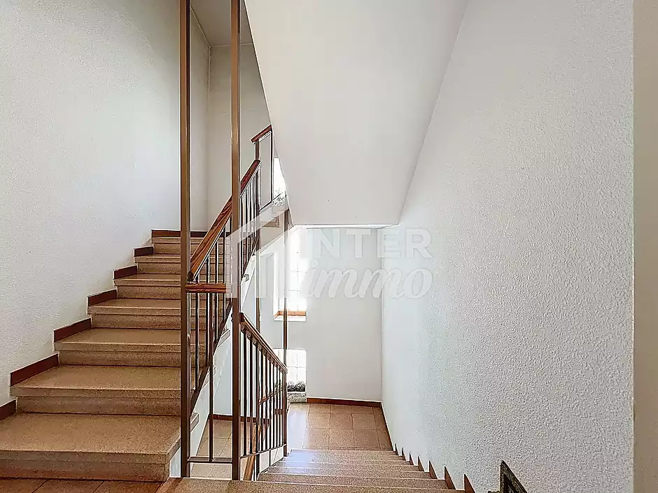 Es ven apartament de 3 habitacions a l'últim pis, al cor de Roses - foto 21 de 24