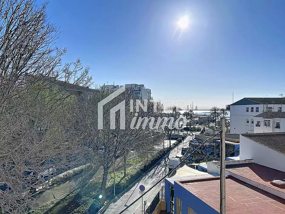 Sus vacaciones en Roses: 4 habitaciones, terraza y vistas al mar - foto 23 de 26