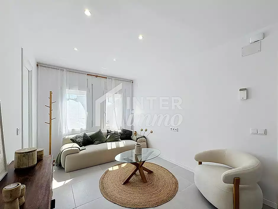 À vendre appartement de 2 chambres entièrement rénové - foto 1 de 24