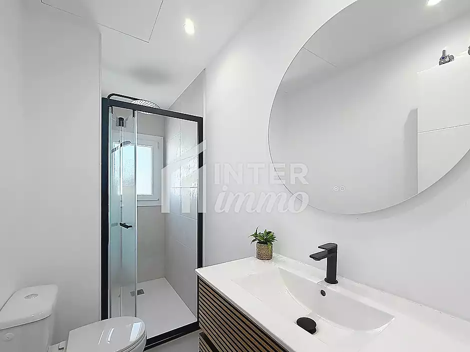 À vendre appartement de 2 chambres entièrement rénové - foto 7 de 24