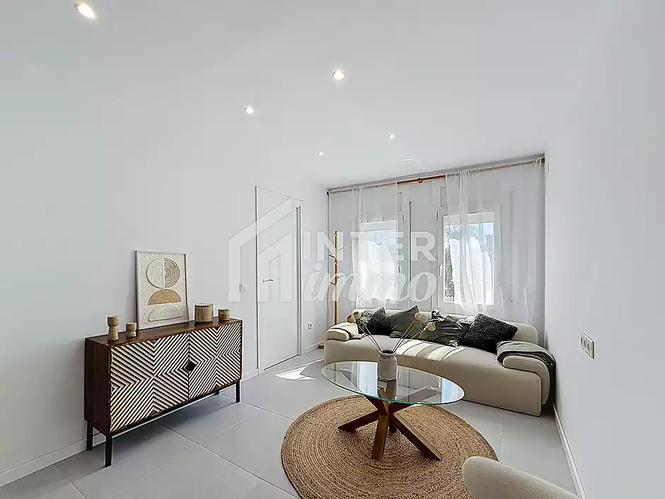 À vendre appartement de 2 chambres entièrement rénové - foto 8 de 24