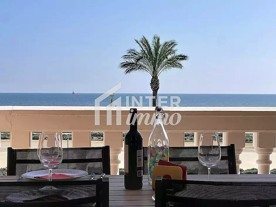 Frente a la gran playa de Empuriabrava: el Mediterráneo como horizonte - foto 1 de 32