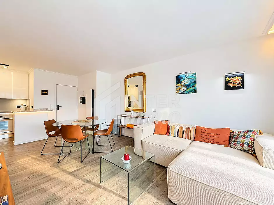 For Sale: Superb Canal View Apartment with Parking and Cellar - photo 4 of 29