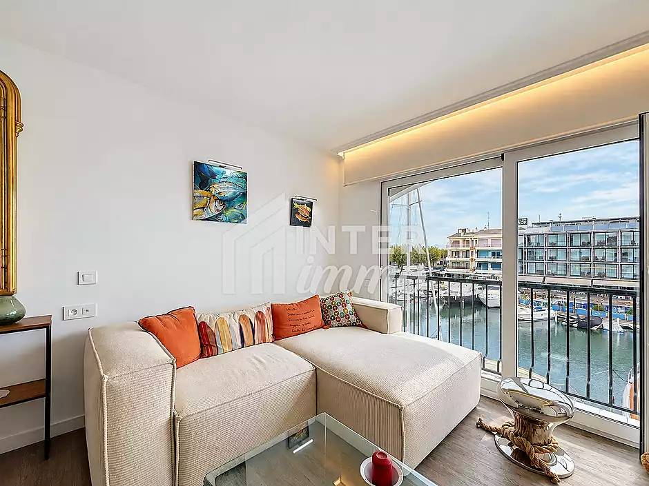 For Sale: Superb Canal View Apartment with Parking and Cellar - photo 5 of 29