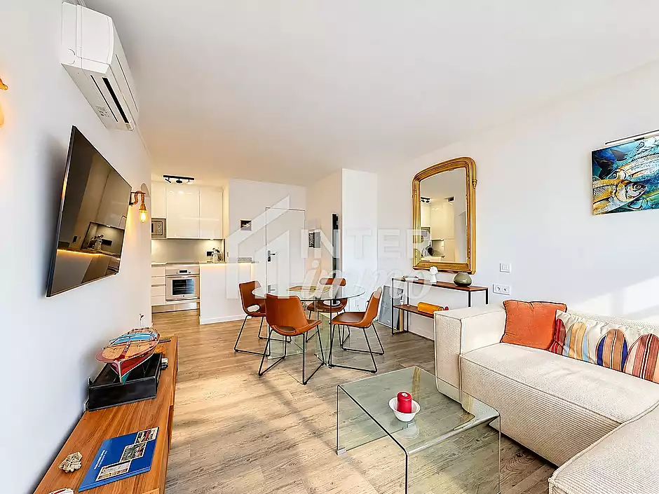 For Sale: Superb Canal View Apartment with Parking and Cellar - photo 7 of 29