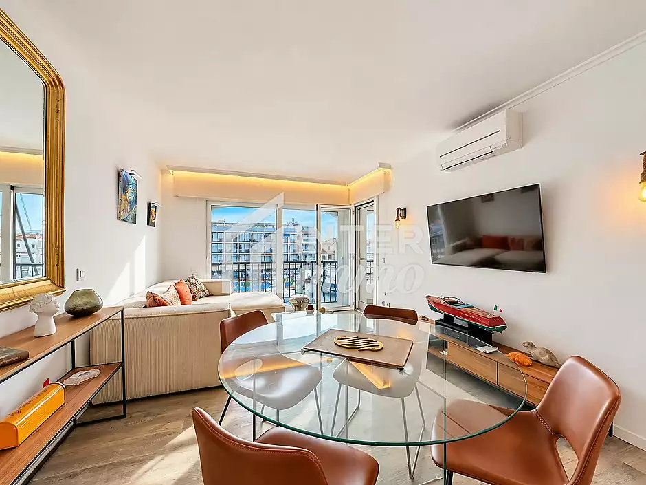 For Sale: Superb Canal View Apartment with Parking and Cellar - photo 8 of 29