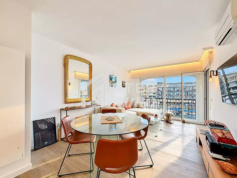 For Sale: Superb Canal View Apartment with Parking and Cellar - photo 9 of 29