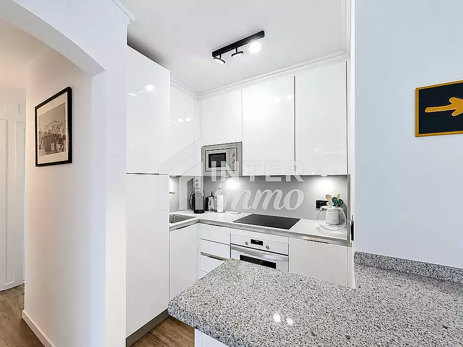 For Sale: Superb Canal View Apartment with Parking and Cellar - photo 11 of 29