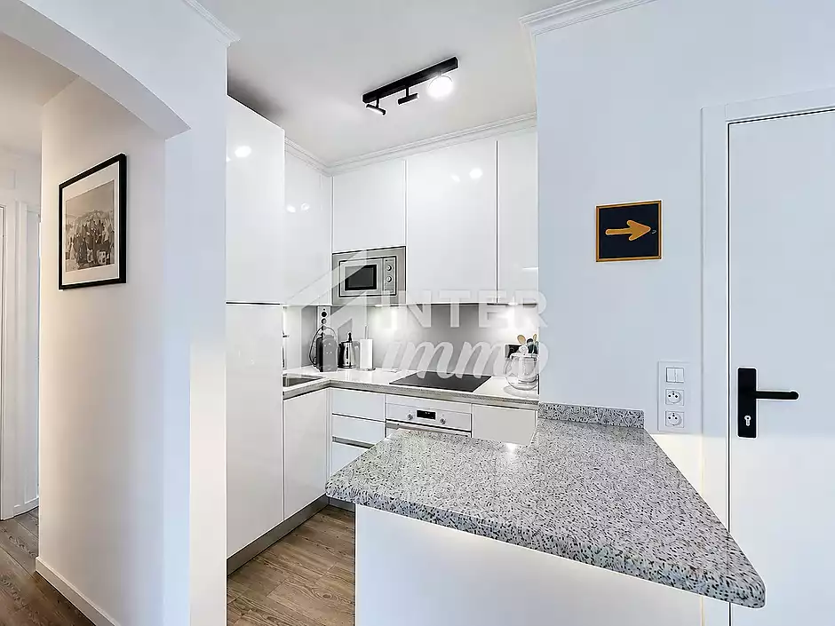 For Sale: Superb Canal View Apartment with Parking and Cellar - photo 12 of 29