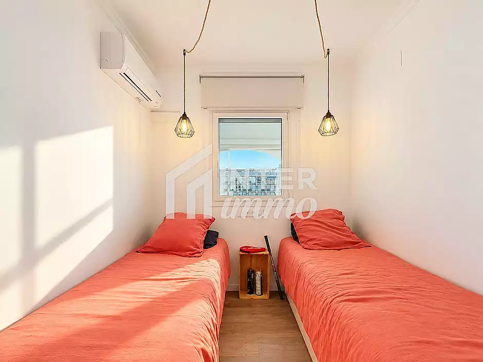 For Sale: Superb Canal View Apartment with Parking and Cellar - photo 17 of 29