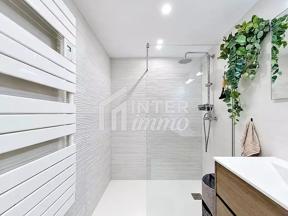 For Sale: Superb Canal View Apartment with Parking and Cellar - photo 19 of 29