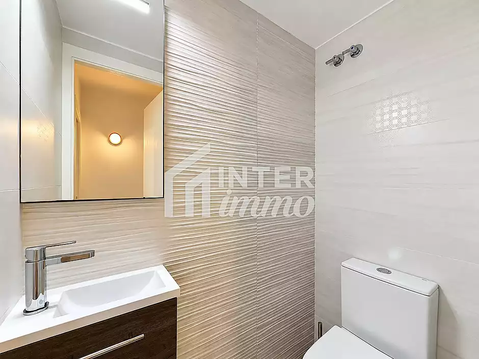 For Sale: Superb Canal View Apartment with Parking and Cellar - photo 20 of 29