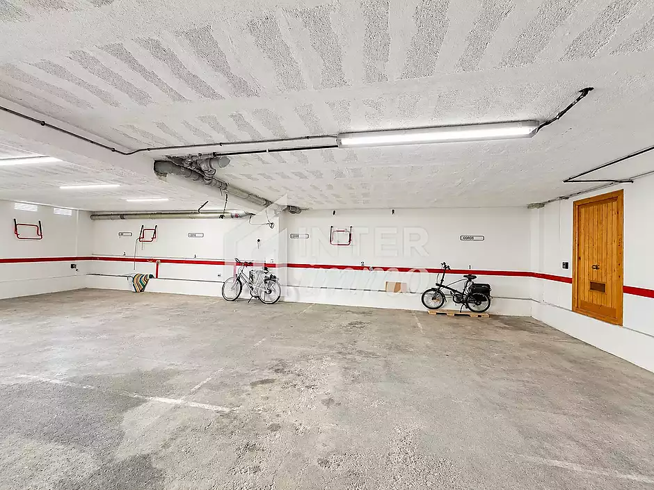 For Sale: Superb Canal View Apartment with Parking and Cellar - photo 23 of 29