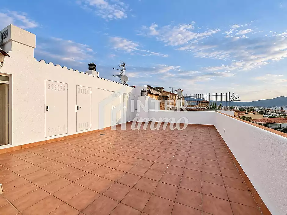 For Sale: Superb Canal View Apartment with Parking and Cellar - photo 24 of 29